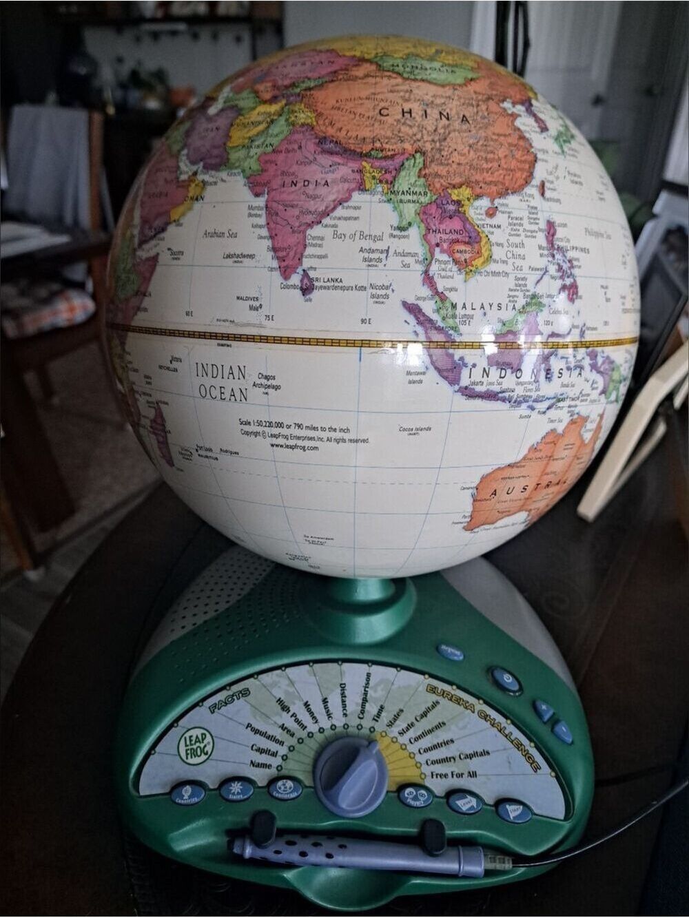 VTG Leap Frog Interactive Talking Smart Globe Eureka Challenge Geography Stylus